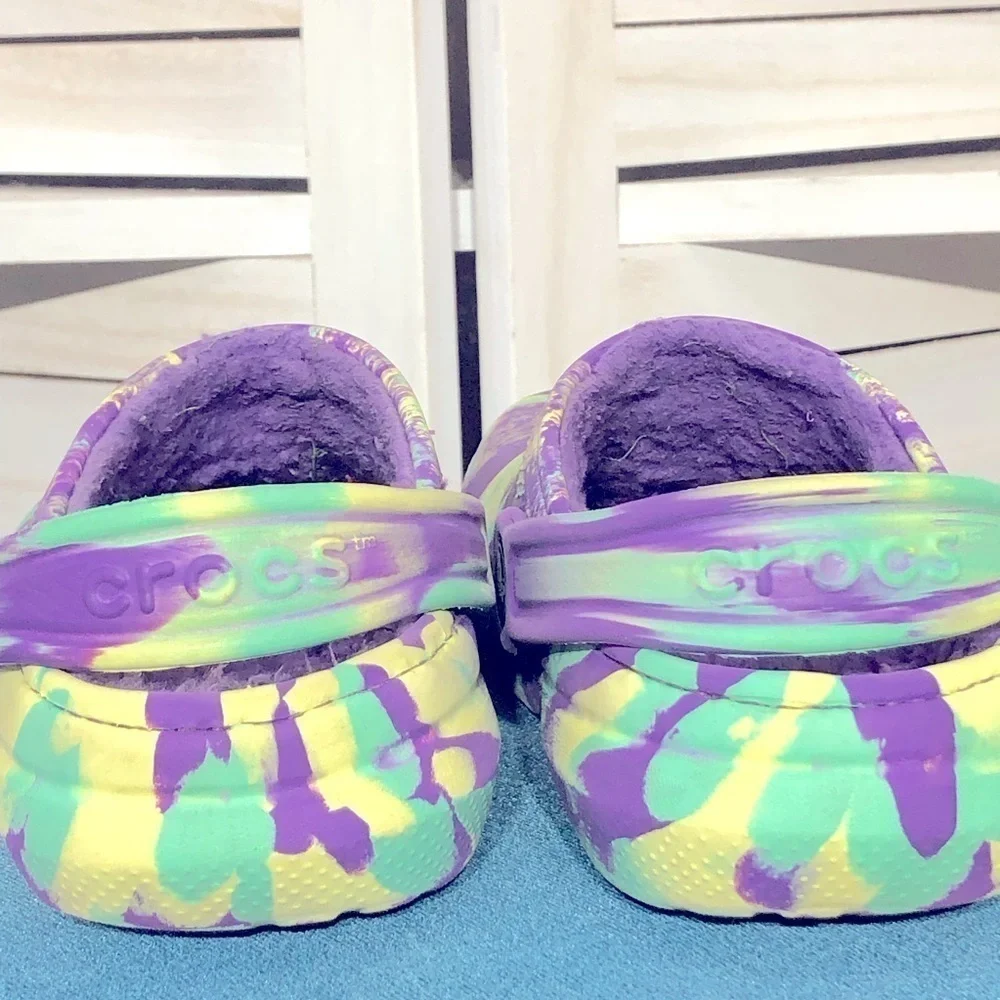 Crocs Tie Dye Faux Fur Lined Big Kids Size 3
